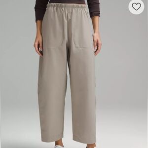 Lululemon Lightweight Mid Rise Barrel Leg Cropped Pant Riverstone Sz 8